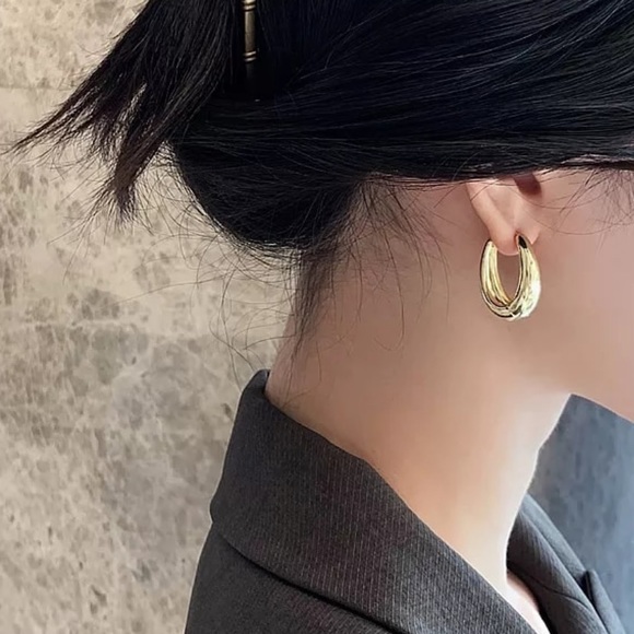 Gold Small Hoop Earrings - Picture 5 of 5